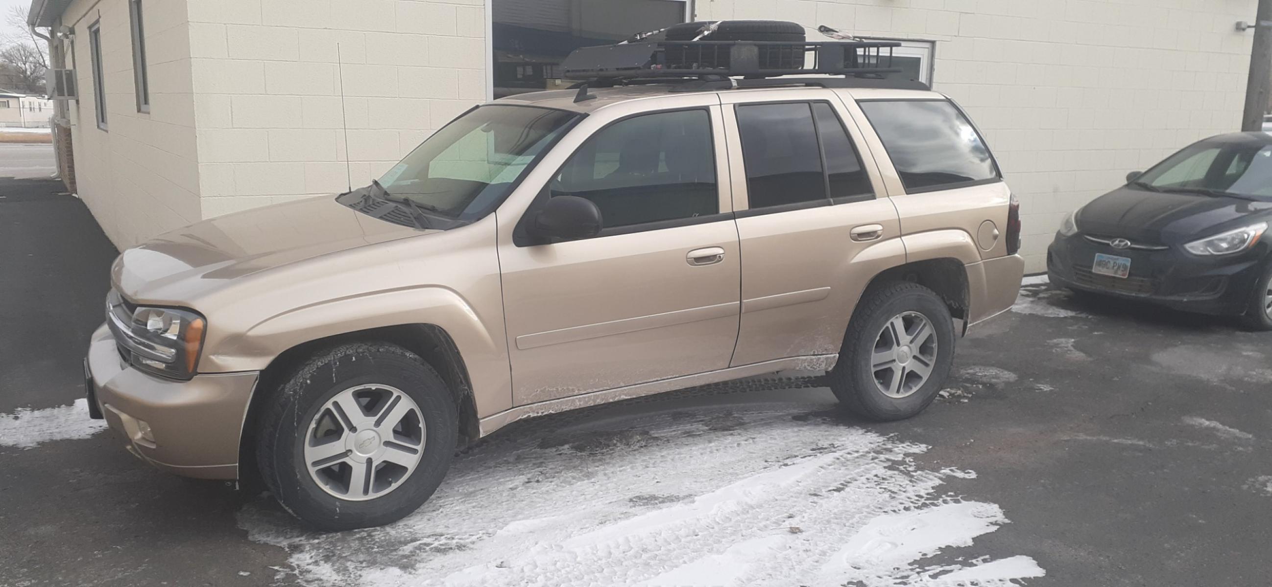 2007 Chevrolet TrailBlazer LS1 4WD (1GNET13M672) with an 5.3L V8 OHV 16V engine, 4-Speed Automatic Overdrive transmission, located at 2015 Cambell Street, Rapid City, SD, 57701, (605) 342-8326, 44.066433, -103.191772 - CARFAX AVAILABLE - Photo #1